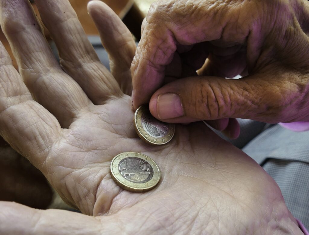 finger-euro-hands-2573745 finger, euro, hands-2573745.jpg