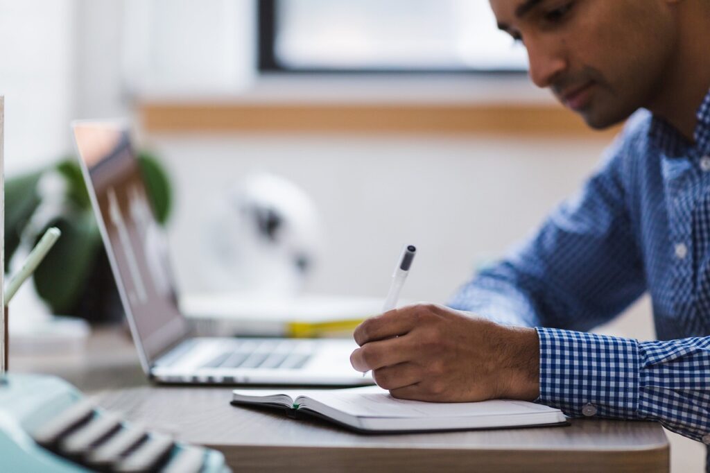 man-writing-laptop-2562325 man, writing, laptop-2562325.jpg